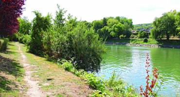 Valorisation paysagère et poursuite du cheminement le long des berges